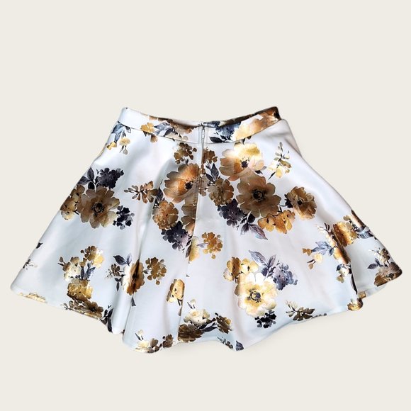 NWOT CITY STUDIO FOIL PRINT FLORAL MINI SKIRT (1 JR.) - Picture 7 of 8